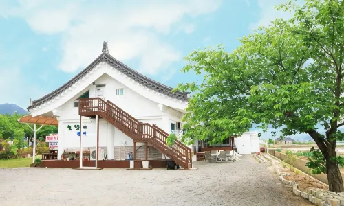 Gyeongju Pine Fragrance Pension - 家庭旅館