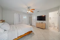 Ocean Village Retreat , Walk to Beach+Private Dock