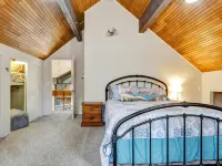 Girdwood Alyeska Chalet Hot Tub, Sauna, Jet Tub, Pool Table, Sleeps 12, walk2ski Hotels near Alyeska Tramway