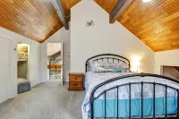 Girdwood Alyeska Chalet Hot Tub, Sauna, Jet Tub, Pool Table, Sleeps 12, walk2ski