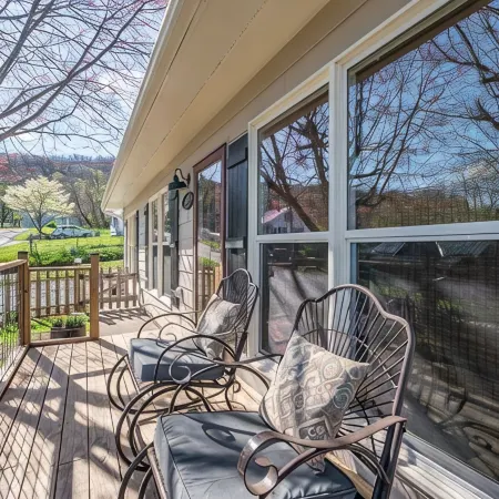 2 Homes - 4 Beds /2 BAs - Easy Walk to Downtown West Jefferson.