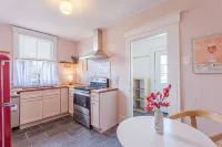 Savannah Stay with Style 3BR, Walk to Everything! - Condos