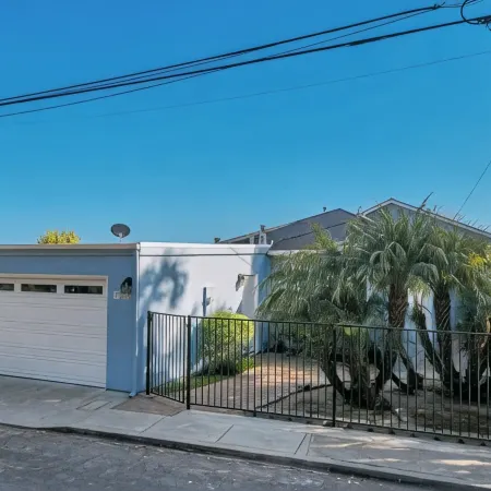Oceanview home walking distance to beach, pier & short drive to downtown Ventura