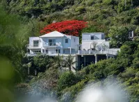 Villa Angelina with Amazing Panoramic Views.Enjoy the quiet at Oyster Pond - 4 ดาว