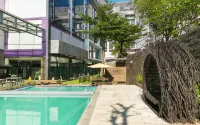 Yasmin Hotel Karawaci - Pools