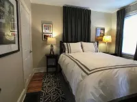 Entire Two Bedroom Apartment in East Providence Hôtels à : 