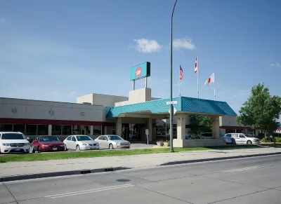Canad Inns Destination Centre Transcona Hotel di 