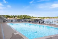 Lakeview Condo w/ 2 Pools & Beach - Family Fun Awaits at 21mm - 4-Star