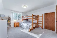 Lovely Mt. Cabin Near Mt. Hood with Hot Tub & Community Pool - Homestays