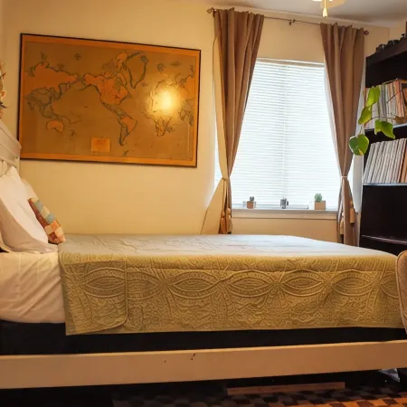 Family Pet Friendly 3-Bedroom Vintage Inspired House in Kyle - Plum Creek Hotels in Kyle