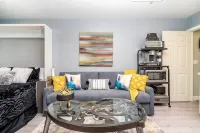 Melrose Exec Studio Queen + Bunk - Pet-Friendly