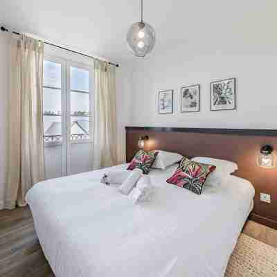 L'azur, Cocooning, Reposant, Déposez vos Valises et Appréciez Rooms