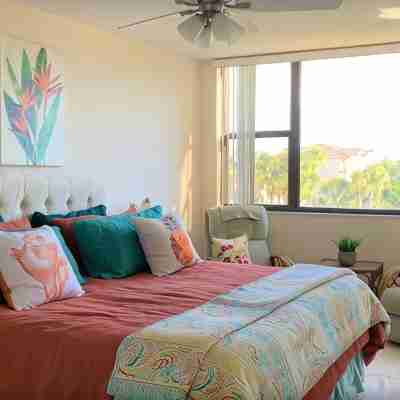 Two bedroom condo on Siesta Key with 2 pools, marina, tennis courts & more! Rooms