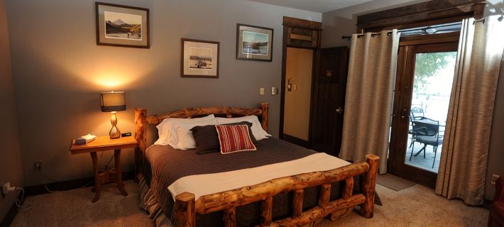 High End Lodging for Medium to Large Groups in the Canyon of the Missouri River! Hotels in Cascade County