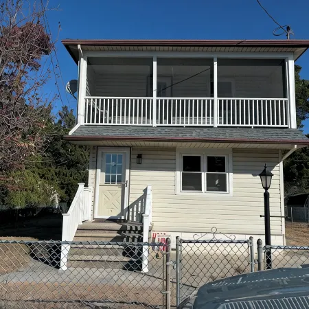 Beautiful 3 bedroom house in Villas NJ- dishwasher, washer/dryer, and ac.
