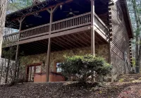Charming 3-bedroom cabin with WiFi, AC ten mins from downtown Blue Ridge - 3-Star