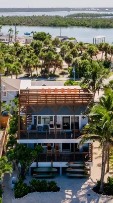 30 Seconds to Beach Path! Outdoor Tiki Bar w/ TV! Kayaks, SUP's, Bikes & More! - Wifi