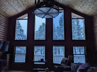 Spacious cabin with hot tub in a nicely treed area, close to many attractions - Chalets