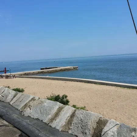 Direct Waterfront -Charming 3-BR house with AC, fitness room in Old Saybrook
