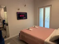 Cheeky Peacock Luxury Suite • 2 min to Arena - 부티크