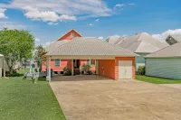 Family Ties, Lakefront Retreat on False River, Pier, Sleeps 10 - 4-Star