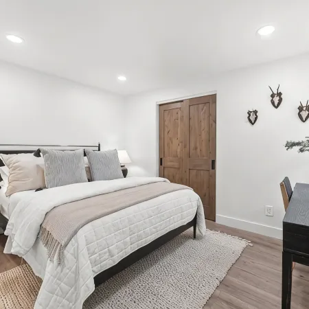 Creekside 3B/3B Townhome - 1 Block to Ski Lift!
