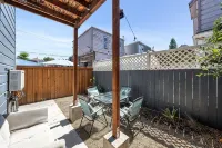 Relax at a Charming West Oakland Victorian - 3-Star