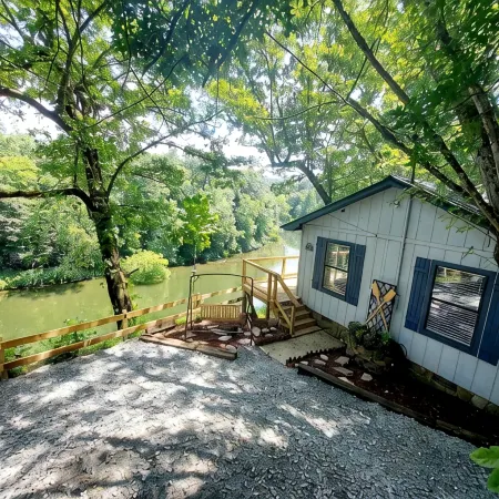NEW! Lakefront Cabin-Mnt View-Hot Tub-WIFI-Prime Location-Bryson City/Cherokee