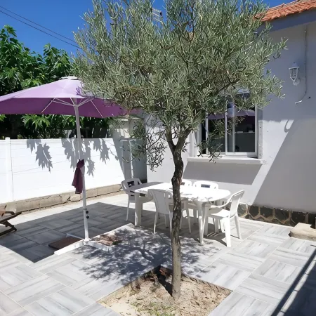 House for 6 pers. very close to the sea and shops