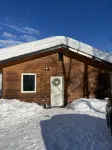 Spacious 1-Bedroom Alaskan Cabin in the hills.