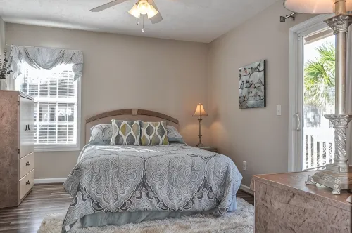 Feels like home! This spacious & cozy beach house is a short walk to the beach! - Uima-altaat