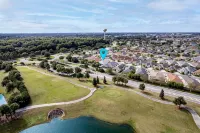 Everything! 3/2, FREE golf & 4-seat cart, Resident passes, pets, near Brownwood - Villa