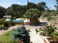 Mas les Vieux chênes Hotels in Lambesc