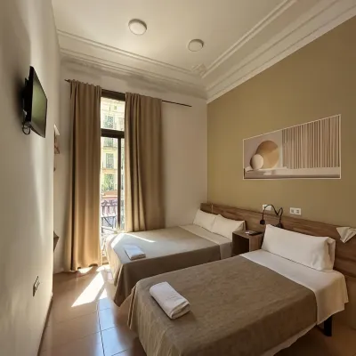 Hostal Delfos Hotels near Jamboree