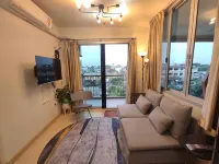 Central Comfy Airy - Condos