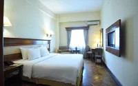 Mega Anggrek Hotel - Bathtub