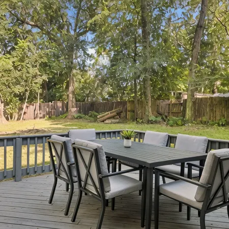 Modern 3-bedroom house walking distance from UF stadium!