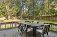 Modern 3-bedroom house walking distance from UF stadium! - Boutique