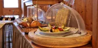Montana Apartments - breakfast
