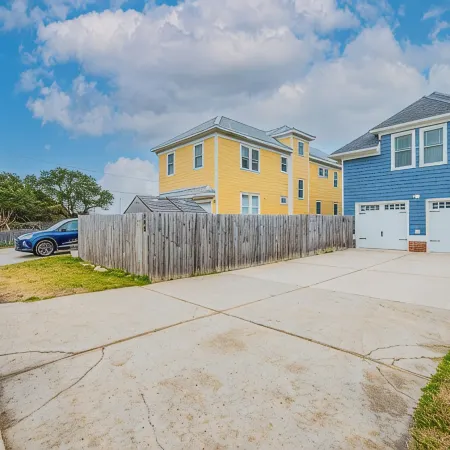 Family Fun! Across from Beach, 3 Min Walk, Ocean Views , Luxury Family Home