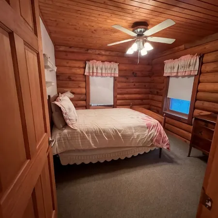 Private Log Cabin near Lake Arbutus and ATV trails