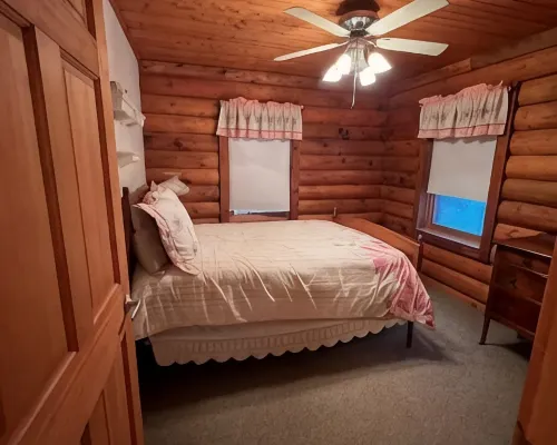 Private Log Cabin near Lake Arbutus and ATV trails Hotels in Dewhurst