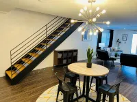 Contemporary Remodeled 6 Bed 4 Bath Apartment - Apartments