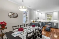 Luxurious + Spacious 3 BR In Midtown, LARGE backyard, Near food+Bar - Holiday bungalows