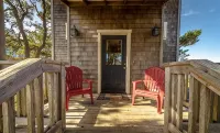 Cloud Nine - A Charming Ocean View Home with Hot Tub & Fire Pit in Belle Beach! - Wifi