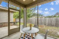 Lovely Town-home in Pensacola - - Wifi