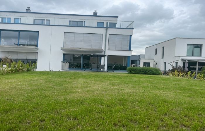 Moderne Ferienwohnung, Platz für 6 Gäste - 2 Schlaf-/ Wohn-/badezimmer, Terrasse
