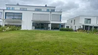 Moderne Ferienwohnung, Platz für 6 Gäste - 2 Schlaf-/ Wohn-/badezimmer, Terrasse
