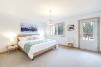 Mountain Haus w/ HOT TUB & large backyard w/firepit. Only 7 mins to downtown - Хоумстей