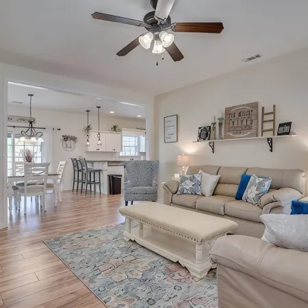 Nice Place to Relax. Spacious, Clean, and Close to Everything. Great Backyard.